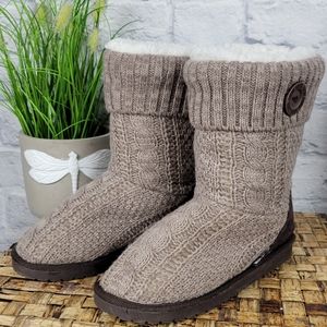Muk luks slipper boots NWOT 7
